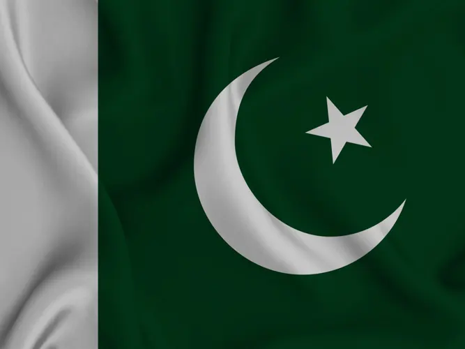 Flag of Pakistan with link to flight support services for Pakistan.